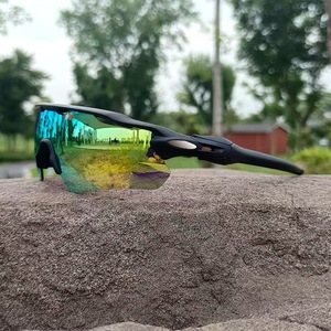 Gafas de Running Endurance Star con Lentes Polarizadas que Cambian de Color, Ligeras, para Deportes al Aire Libre, Ciclismo, Senderismo y Montañismo - Product Image 3