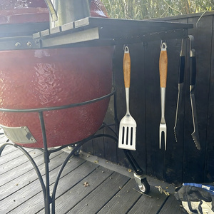 BQ-2302 Juego de 3 Utensilios para Parrilla de Alta Calidad Personalizados, con Mangos de Madera de Acacia Resistentes y Acero Inoxidable - Product Image 4