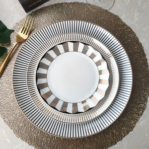Assiette de dîner en céramique florale, <span class=keywords><strong>vaisselle</strong></span> en <span class=keywords><strong>porcelaine</strong></span> durable pour les banquets de mariage et les services de traiteur - Product Image 6
