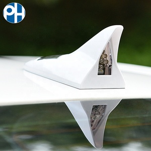 Antenne de voiture à énergie solaire dans le style d'aileron de requin avec feu arrière flash d'avertissement de 8 LED Nouveau produit - Product Image 2