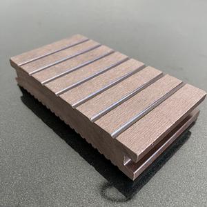 Personnalisation <span class=keywords><strong>de</strong></span> sortie d'usine Finitions en grain <span class=keywords><strong>de</strong></span> <span class=keywords><strong>bois</strong></span> Étanche Extérieur Extérieur Composite <span class=keywords><strong>Bois</strong></span> WPC <span class=keywords><strong>Granules</strong></span> WPC Decking - Product Image 4