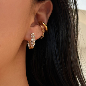 Pendientes de Aro Personalizados, Elegantes y Resistentes al Deslustre, Chapados en Oro de 18K, de Acero Inoxidable Brillante con Circonita y Perla - Product Image 3