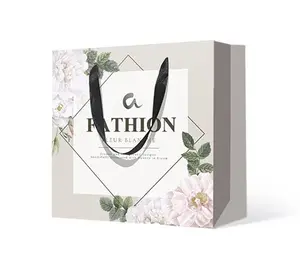 Sacchetto regalo di carta del sacchetto di imballaggio dell'abbigliamento di stampa del logo del marchio personalizzato all'ingrosso con il proprio logo