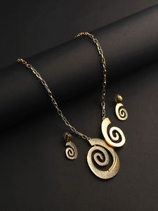 Classic Look Strong Build Glossy Pendant <b>Jewellery</b> <b>Set</b> <b>for</b> Women with Clip Earrings <b>for</b> <b>Wedding</b> Functions <b>for</b> Worldwide Export - Product Image 4