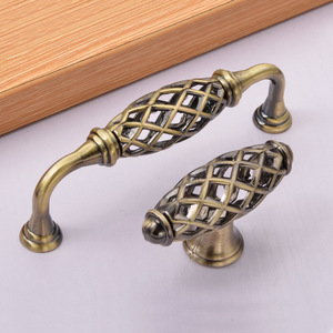 Manijas de gabinete retro europeas de Disney, diseño de flor hueca de aleación de zinc para puertas y cajones de muebles - Product Image 3
