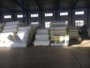 Couverture isolante élevée <span class=keywords><strong>de</strong></span> <span class=keywords><strong>laine</strong></span> <span class=keywords><strong>de</strong></span> fibre <span class=keywords><strong>de</strong></span> <span class=keywords><strong>verre</strong></span> d'épaisseur <span class=keywords><strong>de</strong></span> 25mm ignifuge avec le matériel <span class=keywords><strong>de</strong></span> PE pour les bâtiments en métal - Product Image 2