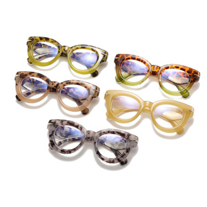Gafas de lectura para hombre con lentes progresivas y diseño fotocromático - Product Image 5