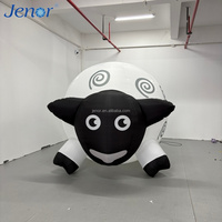 Moutons gonflables mignons de dessin animé utilisés pour la décoration de fêtes, la mise en scène et la publicité promotionnelle.