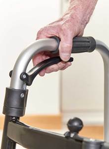 مشاية طبية قابلة للطي من الألومنيوم قابلة للتعديل، تصنيع مخصص بتقنية CNC لقطع الجراحة، مصممة للمعاقين مع إمكانية الحفر - Product Image 3