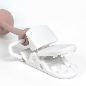 Nuova fabbrica senza BPA in Silicone con zampa per ciuccio a catena giocattolo morbido porta ciuccio per bambini con Clip in plastica giocattolo per dentizione multicolore - Product Image 5