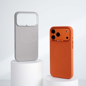 Funda Magnética de Silicona Líquida con Incrustaciones de Diamantes para iPhone 17 Pro/Max, Modelo S085, con Marco para Lente y Diseño Corrugado - Product Image 5