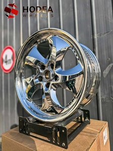 Jantes forgées classiques à 5 branches avec liseré profond, finition chrome poli, qualité supérieure - Product Image 3