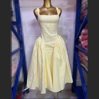 Robe plissée à carreaux pour femme, col carré, bretelles croisées au dos, style camisole, vente en gros pour boutiques