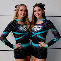 Uniforme de Porristas de Manga Larga de Dos Piezas con Pedrería, Cuello Alto, Traje de Porristas con Shorts Brillantes