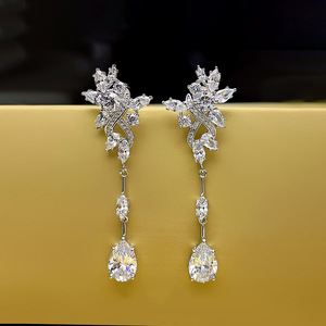 Orecchini pendenti a goccia con fiori per donna, eleganti gioielli lunghi alla moda - Product Image 2