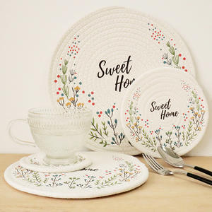 Sets de table ronds en coton Sweet Home avec motif floral, lavables et isolants thermiquement, pour la vaisselle - Product Image 1