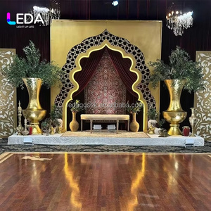 Arche de mariage LEDA, style palais indien, en métal doré, arche de mariage lumineuse pour la décoration d'événements - Product Image 1