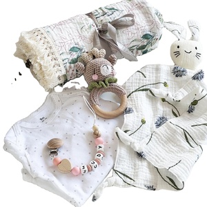 Coffret Cadeau Vêtements Maman et Bébé <span class=keywords><strong>Coton</strong></span> <span class=keywords><strong>Gaze</strong></span> Mousseline Serviette Lange Hochet Jouet Attache-Sucette pour Nouveau-né - Product Image 1