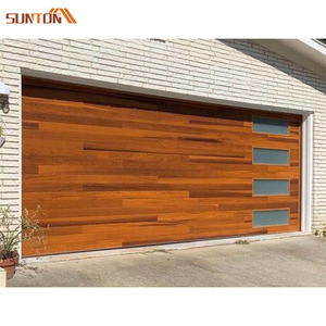 Portes <span class=keywords><strong>de</strong></span> <span class=keywords><strong>garage</strong></span> sectionnelles en aluminium imitation bois haut <span class=keywords><strong>de</strong></span> gamme, aspect panneaux en bois grainé électriques automatiques modernes - Product Image 3