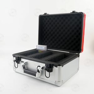 Estuche de Almacenamiento para Tarjetas de Aluminio con Cierre de Clip Rojo, Porta Tarjetas Deportivas de Primera Calidad - Product Image 3