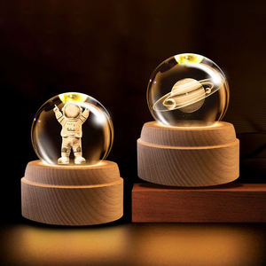 โคมไฟคริสตัลบอลรูปดาวเคราะห์ ของตกแต่งโต๊ะทำงานสุดสร้างสรรค์ งานฝีมือเสริมฮวงจุ้ย เหมาะเป็นของขวัญสำหรับครู - Product Image 1