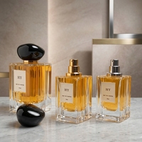 Flacon de parfum de luxe en verre carré 50ml/100ml, design rectangulaire ondulé unique, bouchon en forme de pierre ovale, pulvérisateur à pompe, article de luxe en stock