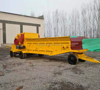 Moulin à bois électrique avec une branche d'arbre humide, Broyeur, machine pour broyer le bois