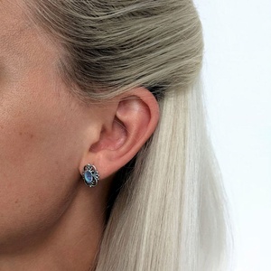 Pendientes de tuerca chapados en oro con filigrana vintage para mujer, retro, en tono plateado, con incrustaciones huecas de concha de abulón, estilo bohemio, para uso diario, regalo informal - Product Image 2