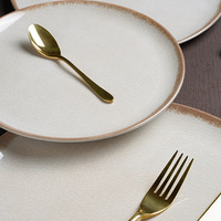 Assiette en Mélamine Beige Craquelé « Radiant Ice » dans un Ravissant Service de Vaisselle en Mélamine
