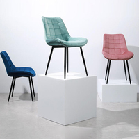 Nouvelle Chaise Moderne Rembourrée en Velours et Métal Noir, Chaise d'Appoint ou de Salle à Manger pour Salon, Hôtel ou Maison