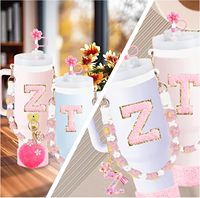 Kit d'accessoires pour gobelet isotherme 40 oz motif floral rose, ensemble de décoration lettre initiale Z avec sangle bandoulière, breloque pompon et base de protection en silicone