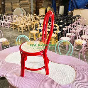 Chaise pour enfants en rotin naturel moderne et écologique faite à la main durable pour une utilisation en extérieur élégante pour salles de jeux salon cuisine - Product Image 1