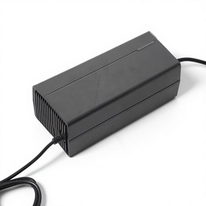 Caricabatterie <span class=keywords><strong>per</strong></span> <span class=keywords><strong>Batterie</strong></span> <span class=keywords><strong>al</strong></span> <span class=keywords><strong>Litio</strong></span> Intelligente in ABS 60V 5A Potenza di Uscita <span class=keywords><strong>per</strong></span> Biciclette Elettriche 71,4V 73V 300W Nero <span class=keywords><strong>Caricatore</strong></span> <span class=keywords><strong>per</strong></span> Scooter Elettrico Okinawa - Product Image 4