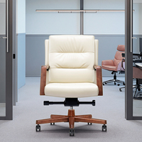 Chaise de bureau pivotante moderne en cuir blanc avec hauteur réglable, structure en aluminium, pieds en bois, garantie de 5 ans