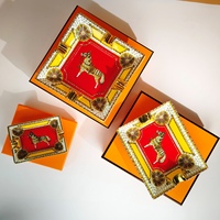Cendrier en céramique rouge classique de bureau, grand format, à 4 fentes, motif cheval, durable, avec emballage cadeau pour la décoration intérieure