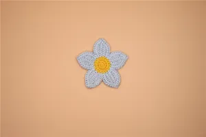 MS23237, oferta, apliques coloridos con forma de flor de ganchillo, parches bordados para coser