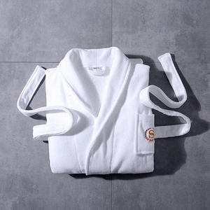 <span class=keywords><strong>Accappatoio</strong></span> da Bagno in Spugna 100% Cotone Bianco con Logo <span class=keywords><strong>Ricamato</strong></span> Personalizzato per Hotel - Product Image 2
