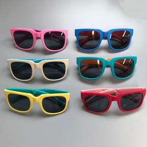 <span class=keywords><strong>Occhiali</strong></span> <span class=keywords><strong>da</strong></span> <span class=keywords><strong>sole</strong></span> per bambini di nuova moda all'ingrosso <span class=keywords><strong>occhiali</strong></span> <span class=keywords><strong>da</strong></span> <span class=keywords><strong>sole</strong></span> per bambini <span class=keywords><strong>occhiali</strong></span> <span class=keywords><strong>da</strong></span> <span class=keywords><strong>sole</strong></span> per ragazzi <span class=keywords><strong>occhiali</strong></span> <span class=keywords><strong>da</strong></span> <span class=keywords><strong>sole</strong></span> resistenti UV per ragazze con Logo personalizzato - Product Image 3