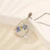 Collier Goutte de Fleur Bohème Bleu Véritable, Chaîne en Acier Inoxydable avec Pendentif Fleur en Résine qui Présserve la Couleur, Vente en Gros