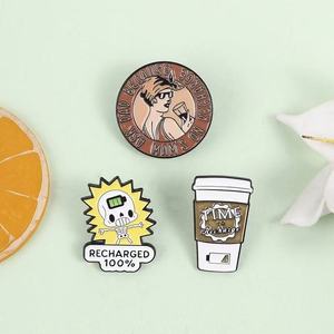 Broches recargables de aleación de zinc con impresión UV, diseño de esqueleto, batería completa, esmaltados, con motivos de taza de café, mujer retro, preguntas a papá y <span class=keywords><strong>mam</strong></span>á - Product Image 2