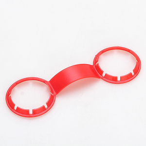 حامل مزدوج PE لحمل الزجاجات من البلاستيك مقبض ترويجي حامل زجاجات بلاستيكي بمشبك 37 مم - Product Image 5