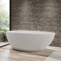 Baignoire autoportante en pierre artificielle de luxe, design cannelé, forme ovale, profonde, confortable, pour une immersion relaxante