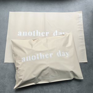 Wholesale Matte Peach Poly Mailers Custom Logo Rose Gold Print Mailing Bags Self‑Seal Poly Shipping Envelopes For Small Business - Product Image 2