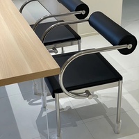Chaise de salle à manger vintage minimaliste mobile avec revêtement en cuir et structure en acier inoxydable pour bureau et salon
