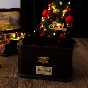 Cadeau de Noël étagère décor haute qualité vente chaude anniversaire cadeau de noël fait à <span class=keywords><strong>la</strong></span> main boîte à <span class=keywords><strong>musique</strong></span> en bois avec cadeau léger pour ses enfants - Product Image 3