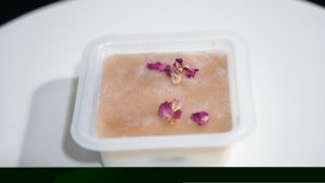 Mochi con Sabor a Queso Congelado, Certificado Halal, Bajo en Grasa, con Sabor Dulce Natural y Pétalos de Rosa Reales, en Oferta - Product Image 2