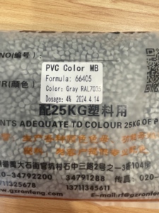 Masterbatch <span class=keywords><strong>gris</strong></span> PVC, couleur grise <span class=keywords><strong>RAL</strong></span> <span class=keywords><strong>7035</strong></span>, prise en charge de la personnalisation des couleurs pour les tubes en chlorure de polyvinyle, matière première plastique RongFeng - Product Image 3