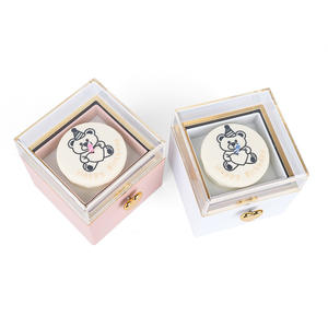 Caja de Joyería Giratoria Automática de Plástico, Sorpresa de San Valentín, Empaque de Regalo para Anillos y Collares con Cambio Instantáneo - Product Image 6