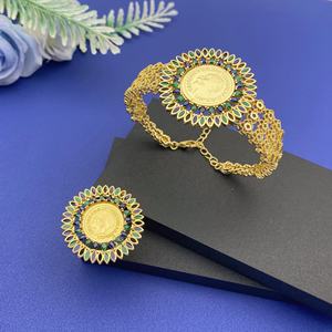 <span class=keywords><strong>Grossiste</strong></span> Flora Ensemble exquis de bracelets et bagues en laiton plaqué or et zircon pour mariages fêtes Nouveau design Cadeau de mariée - Product Image 4