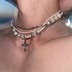 Gotico in metallo con ciondolo a forma di cuore rosa collana con catena a catena a catena di serpente Punk imitazione perla girocollo a più strati da donna - Product Image 5